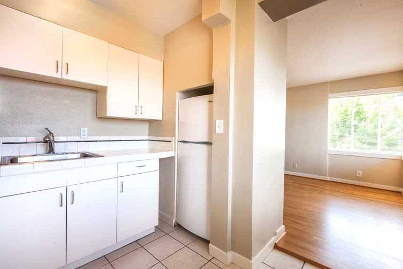ROSE PLAZA APARTMENTS (RISI01) 7 of 26