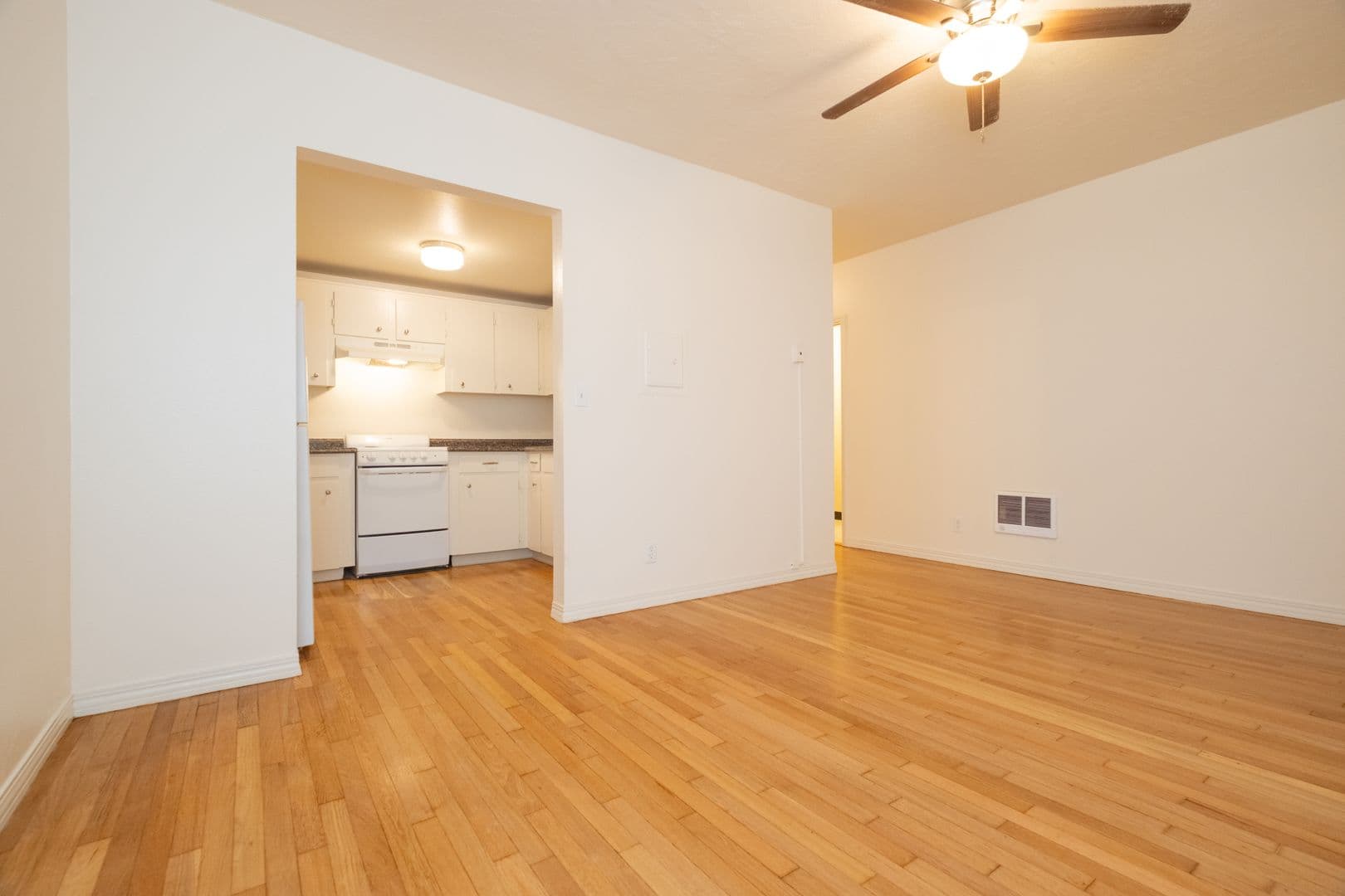 REGENT APARTMENTS (REG01) 17 of 18