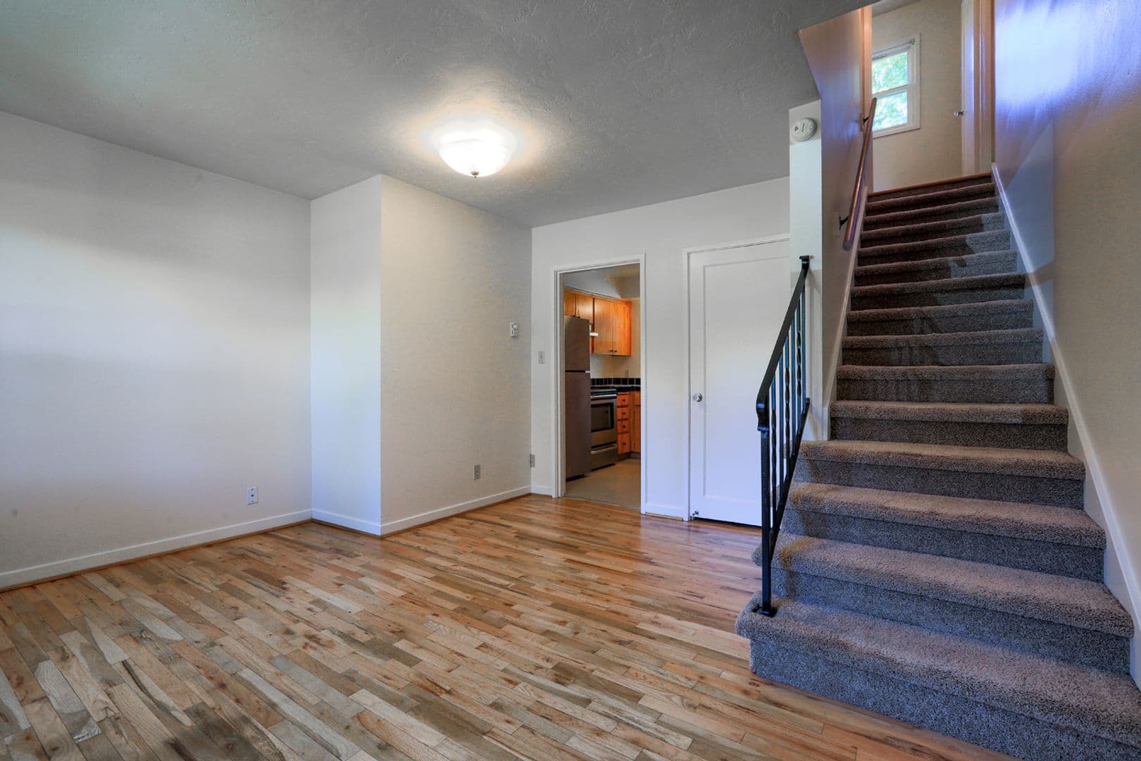 Chic Updated Mid-Century Townhouse in Cedar Hills! 15 of 25