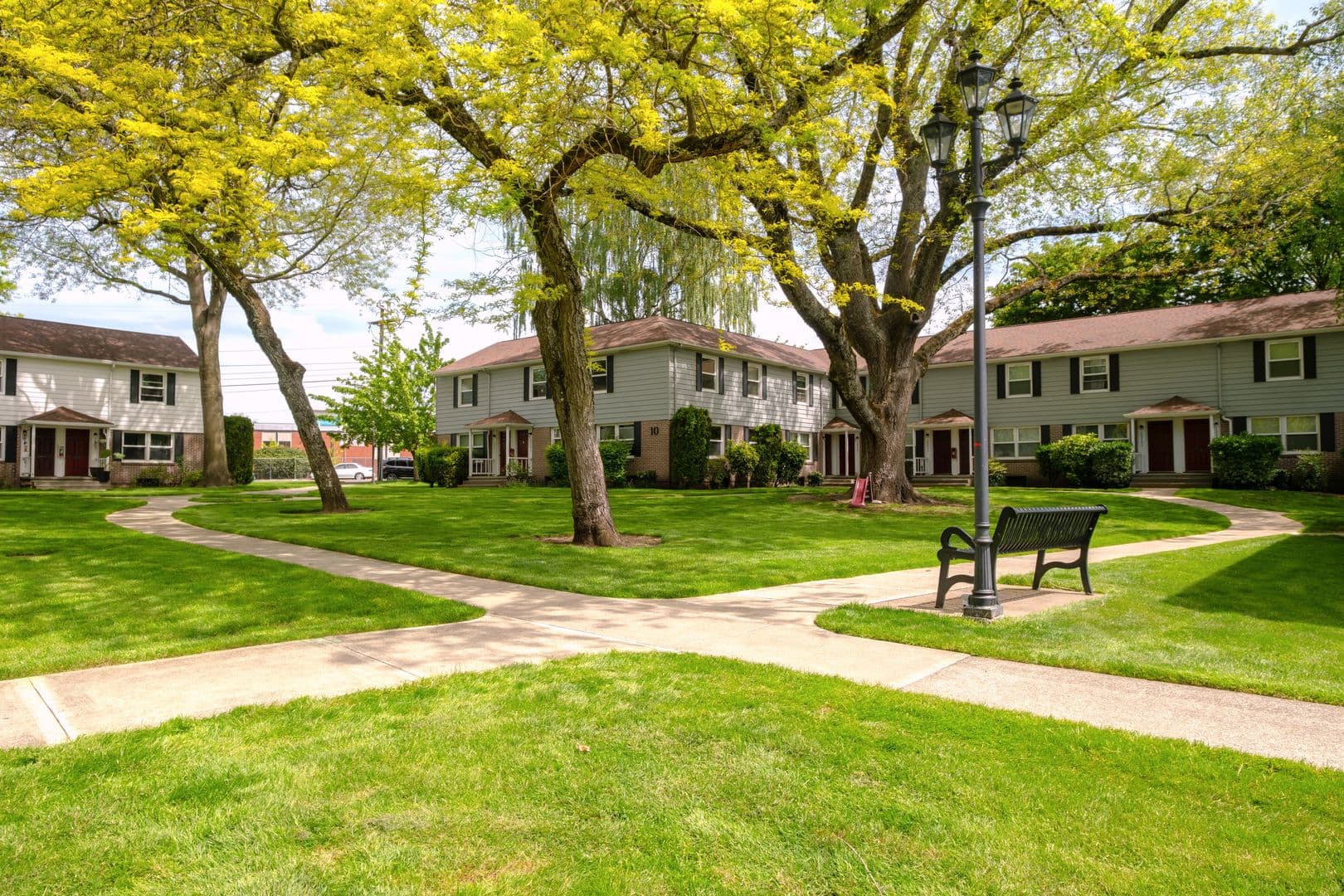 Chic Updated Mid-Century Townhouse in Cedar Hills! 25 of 26
