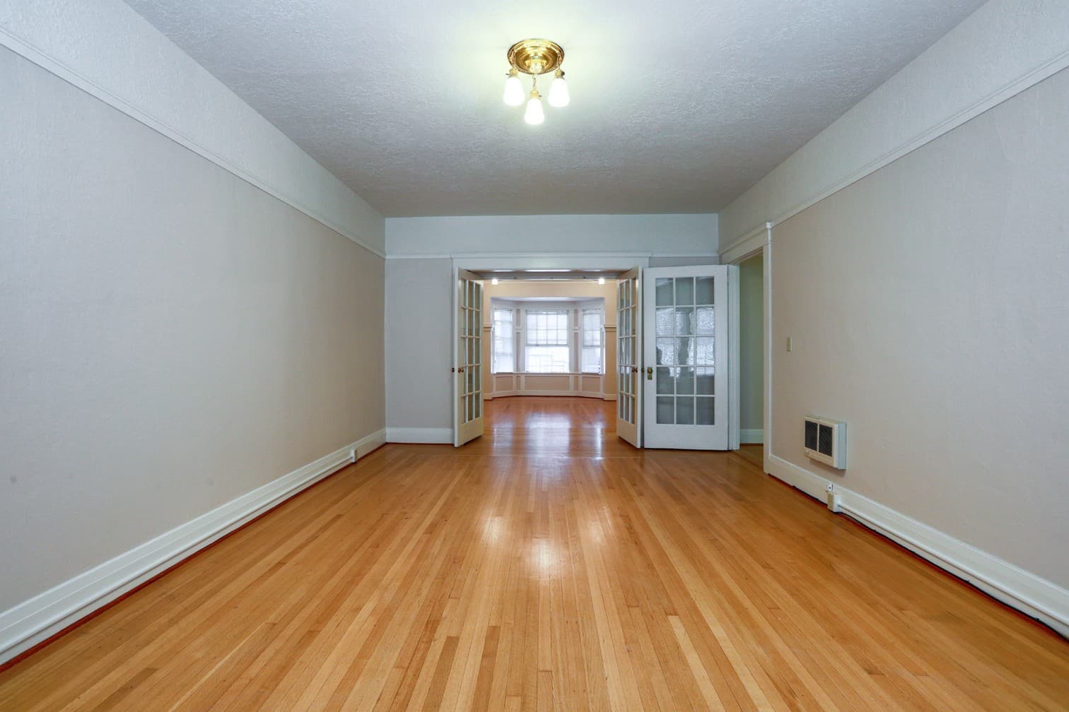 TRINITY PLACE APARTMENTS (MCM01) 1 of 20