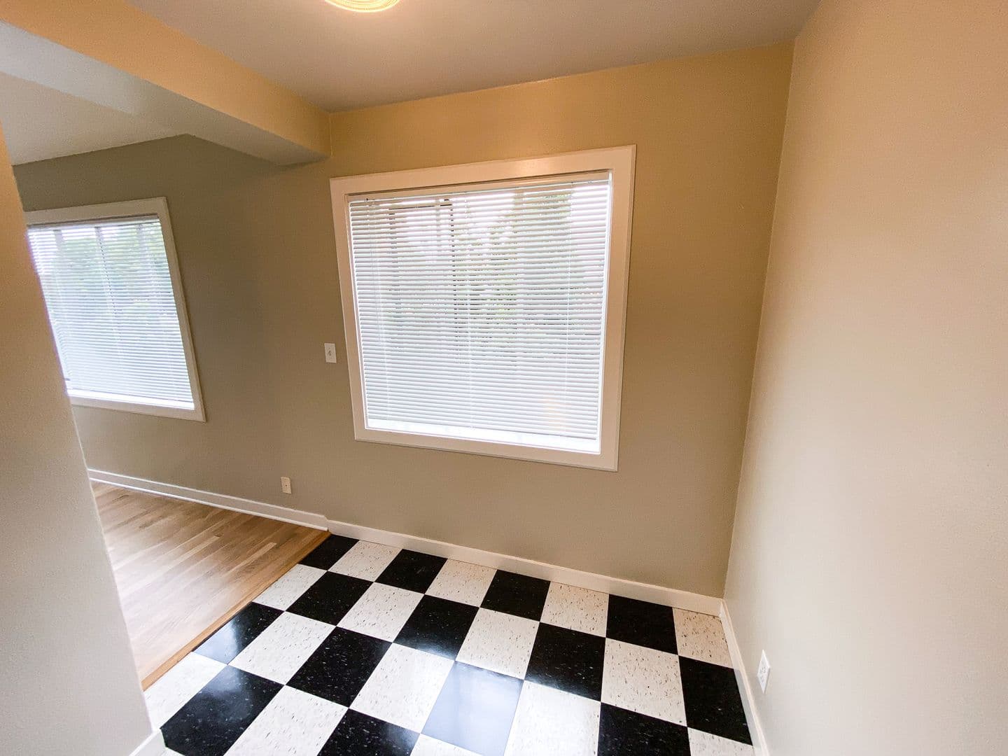 ROSE PLAZA APARTMENTS (RISI01) 8 of 29