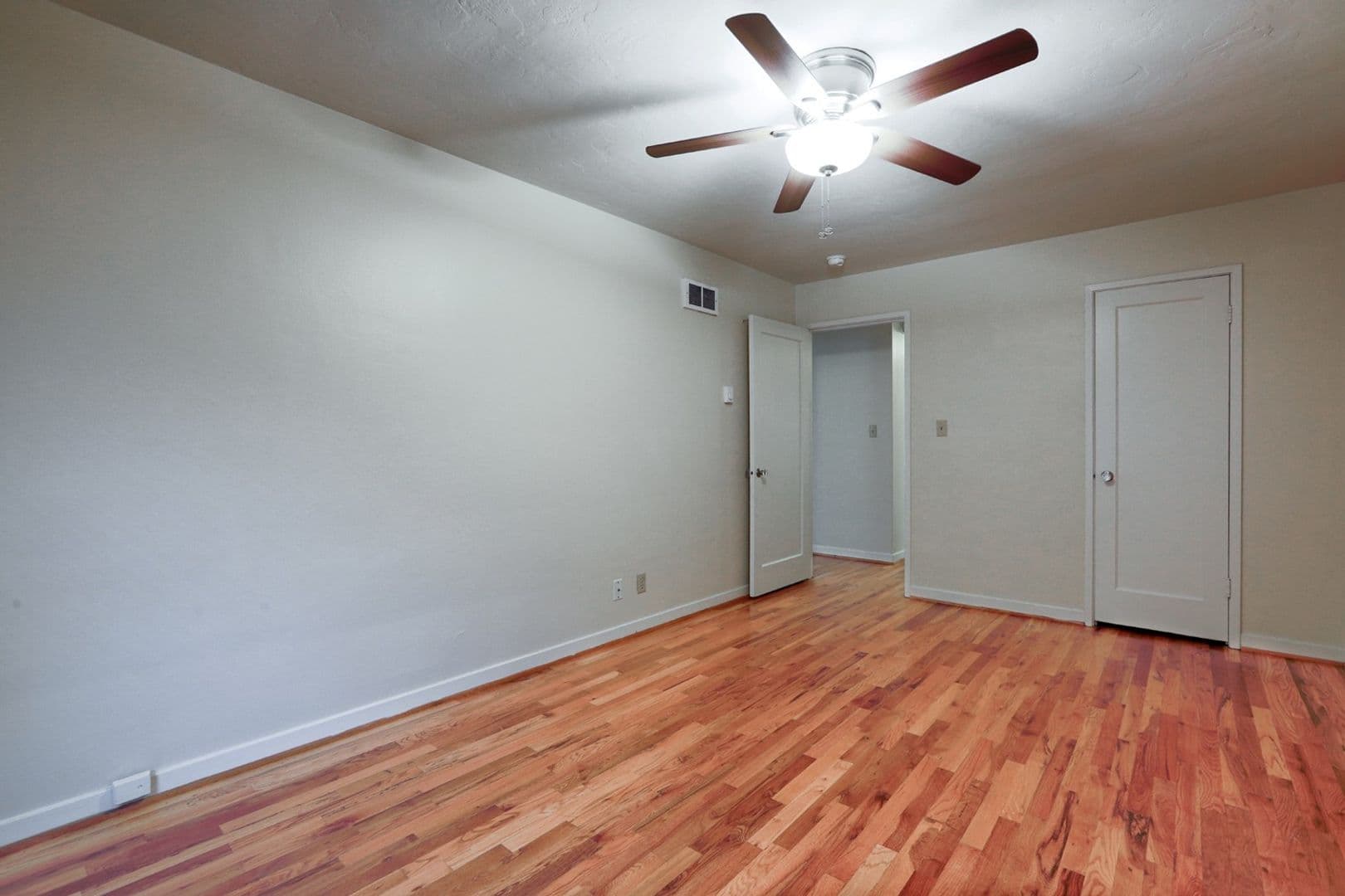 Chic Updated Mid-Century Townhouse in Cedar Hills! 22 of 30