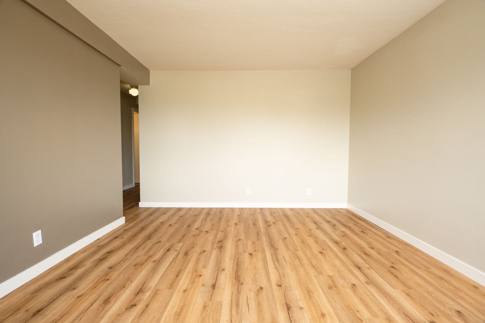 ROSE PLAZA APARTMENTS (RISI01) 7 of 30