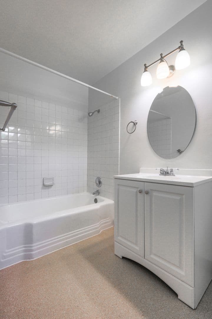 Chic Updated Mid-Century Townhouse in Cedar Hills! 22 of 25