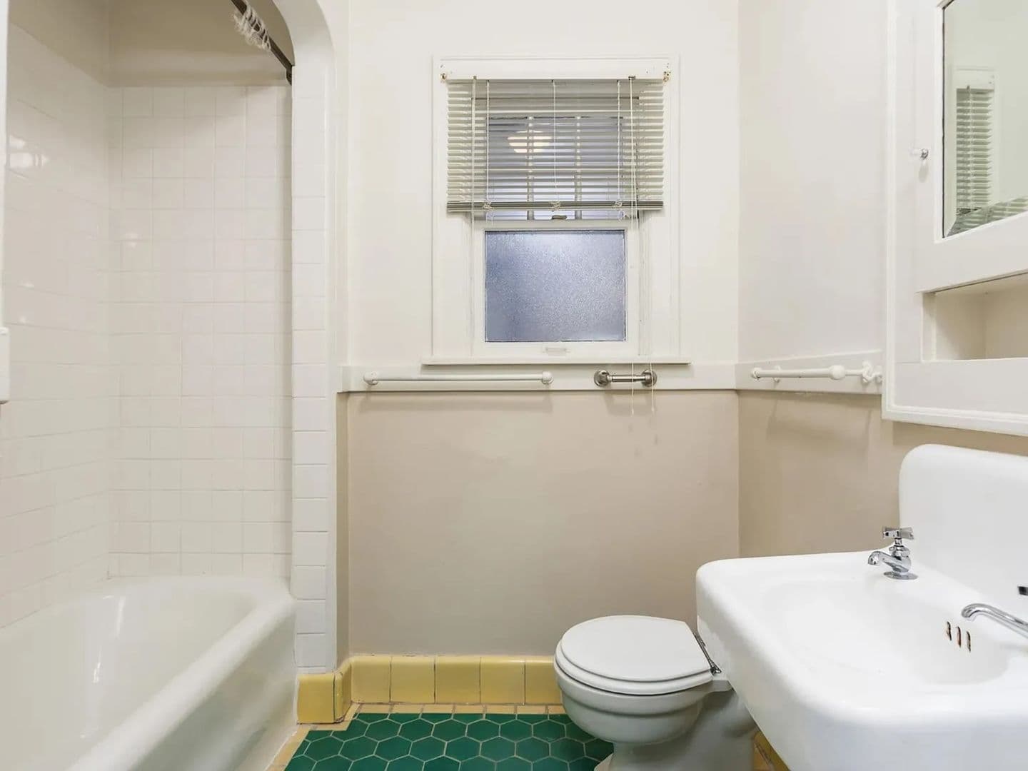 WORTHINGTON APARTMENTS (WORT01) 8 of 16