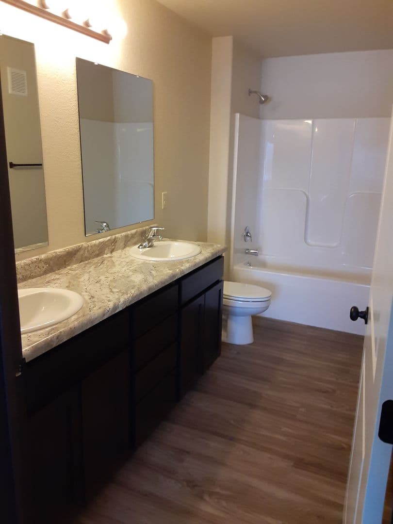 Modern Comfort: Discover Our 2-Bedroom 1-Bath Apartment Gem 18 of 23