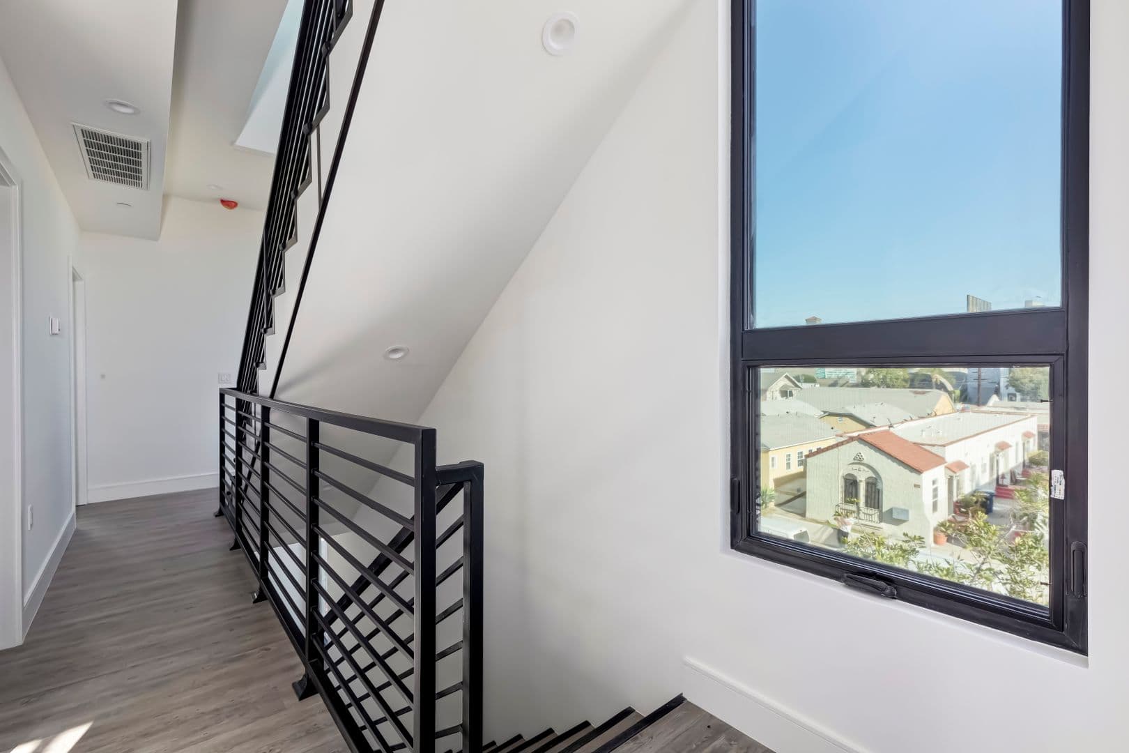 1025 Wilcox Avenue 19 of 53