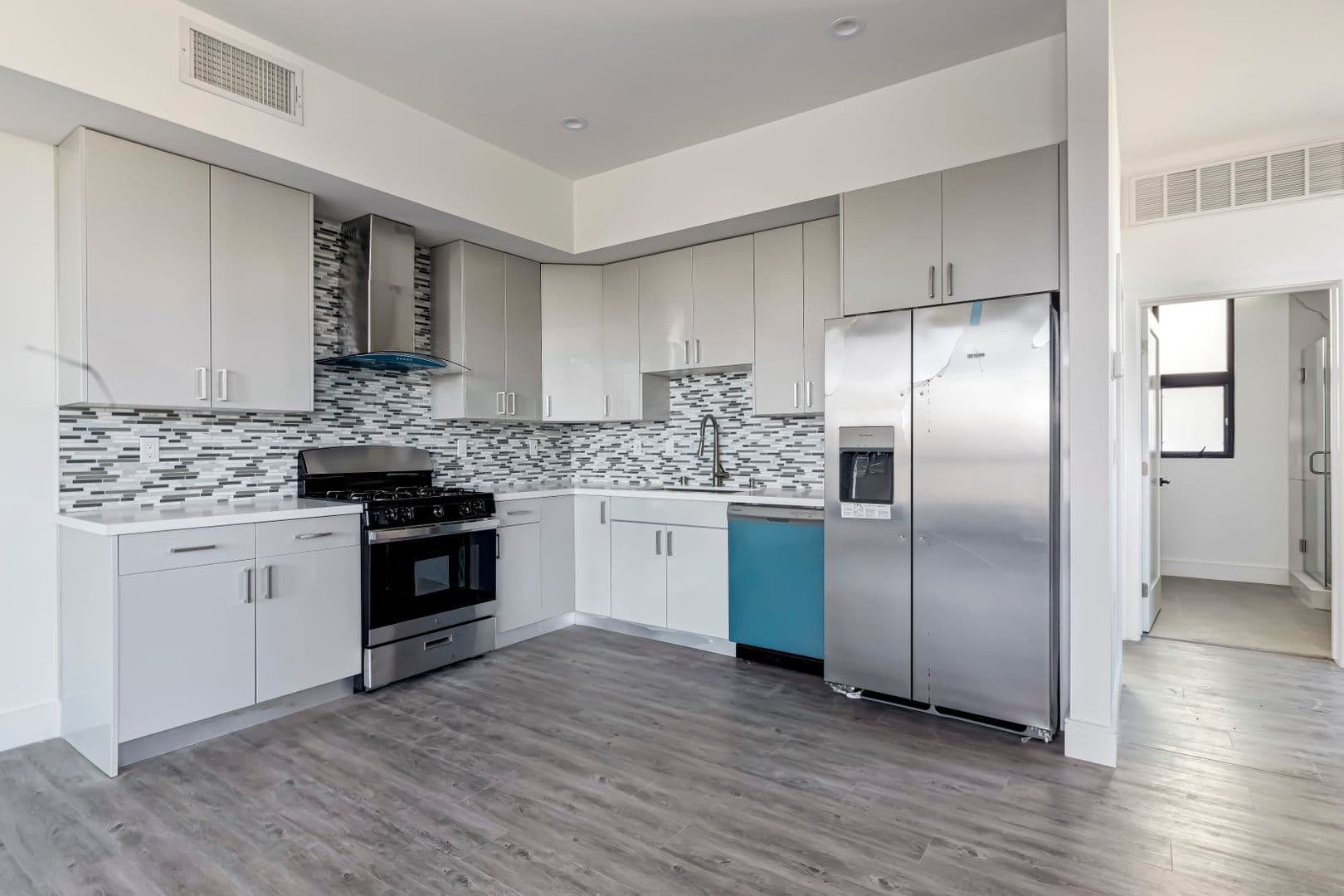 1025 Wilcox Avenue 11 of 51