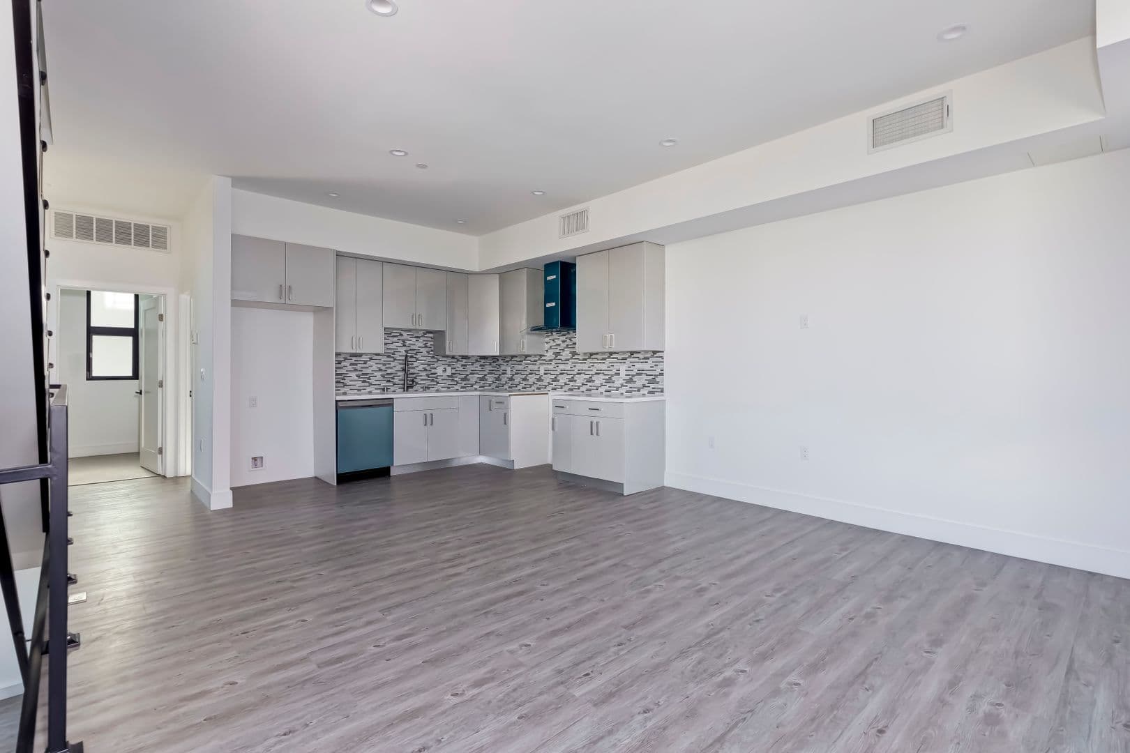 1025 Wilcox Avenue 49 of 53