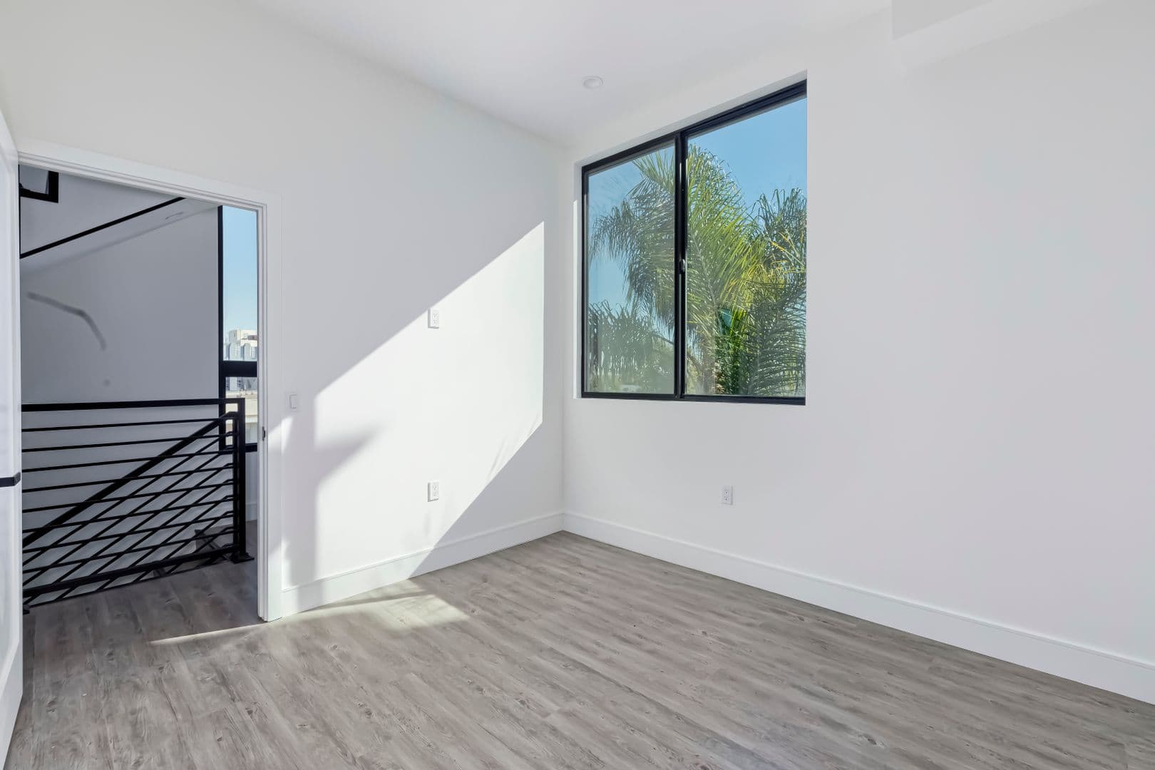 1025 Wilcox Avenue 28 of 53