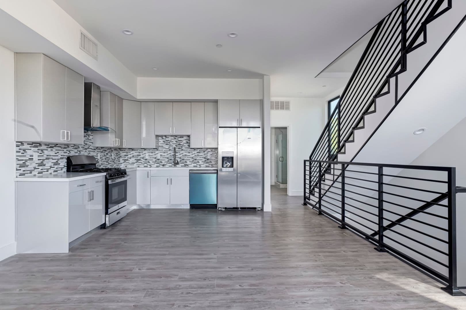 1025 Wilcox Avenue 9 of 51