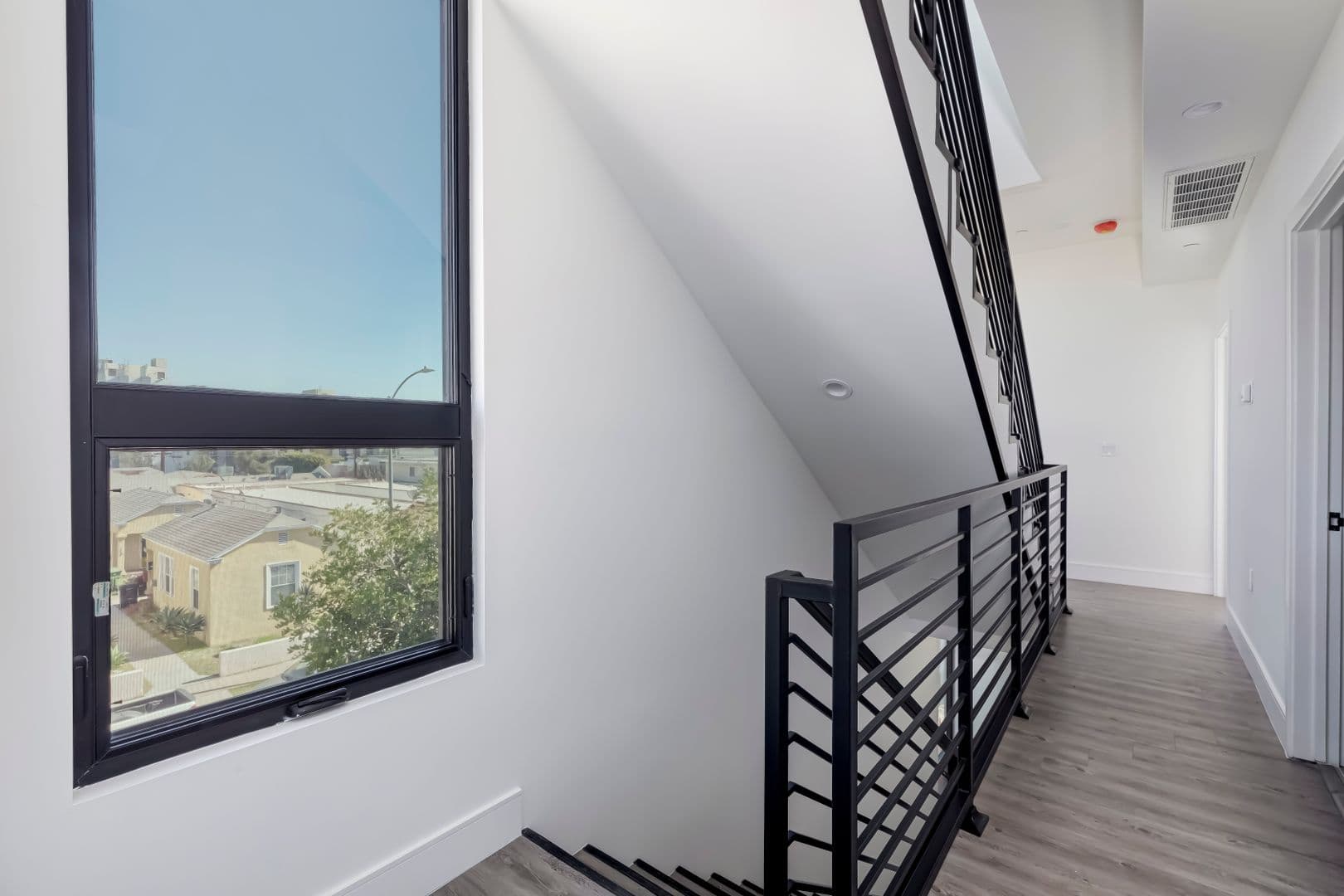 1025 Wilcox Avenue 44 of 51