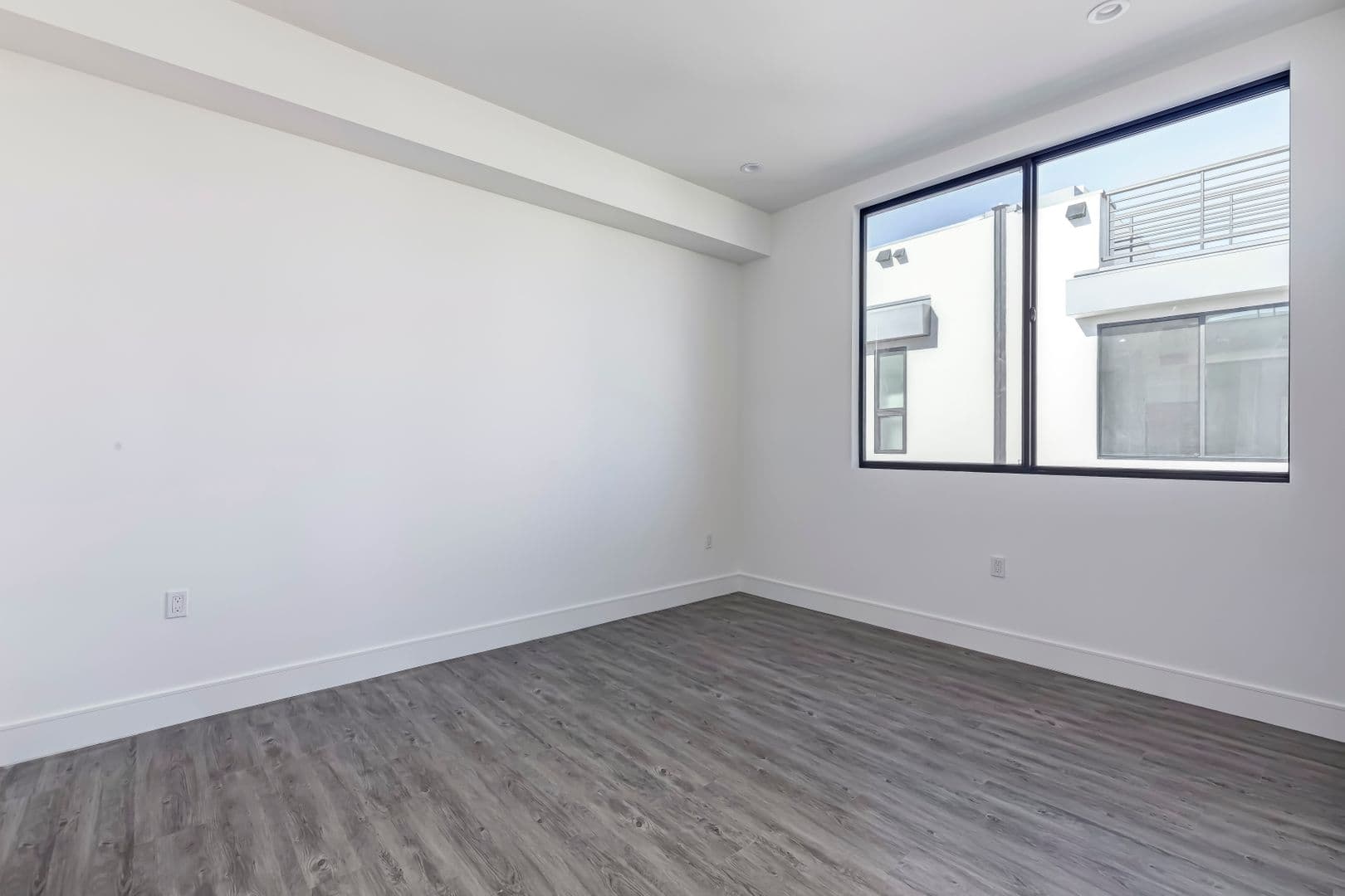 1025 Wilcox Avenue 17 of 51