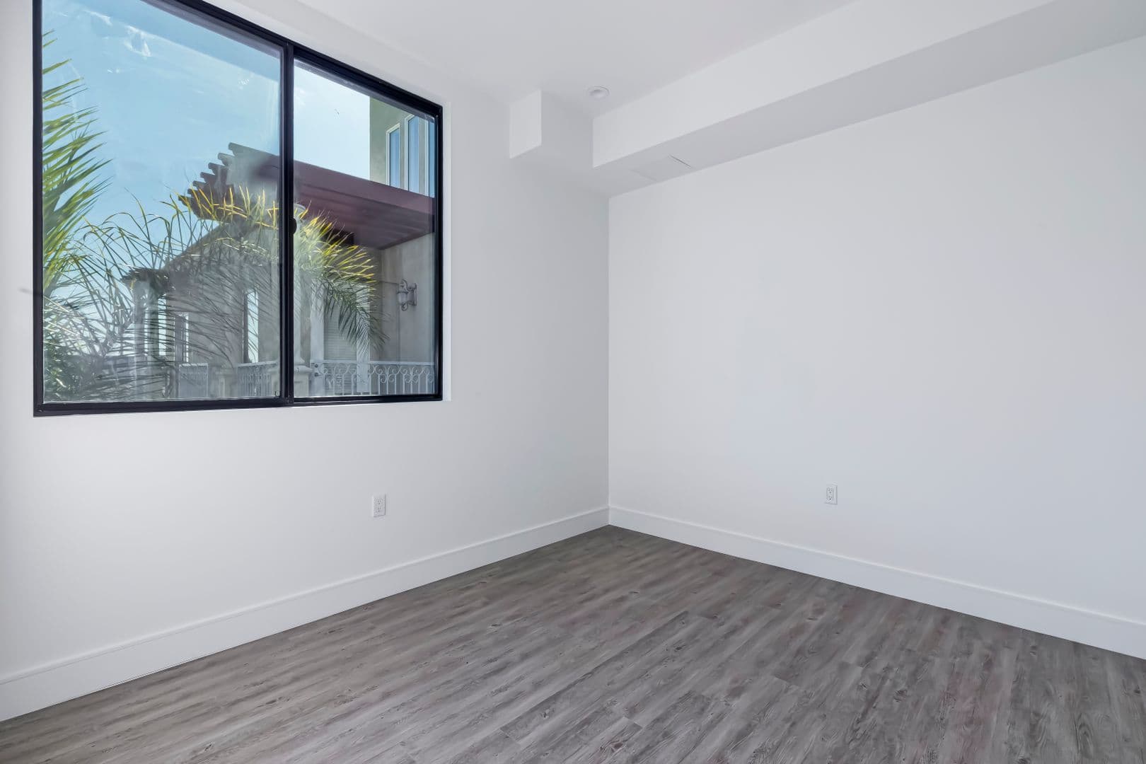 1025 Wilcox Avenue 48 of 53