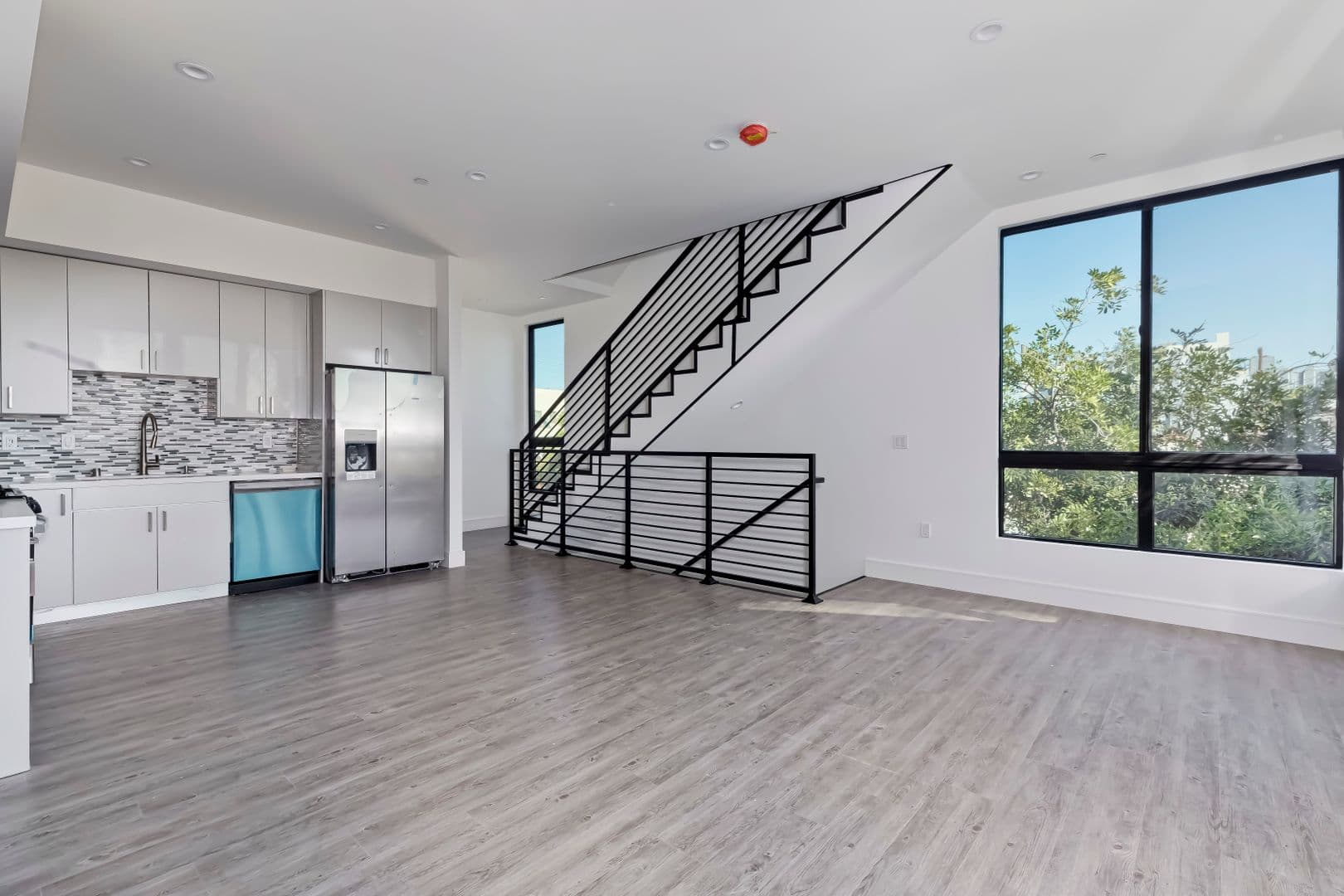 1025 Wilcox Avenue 8 of 51