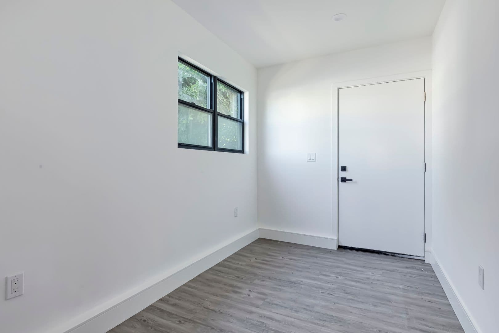 1025 Wilcox Avenue 25 of 51