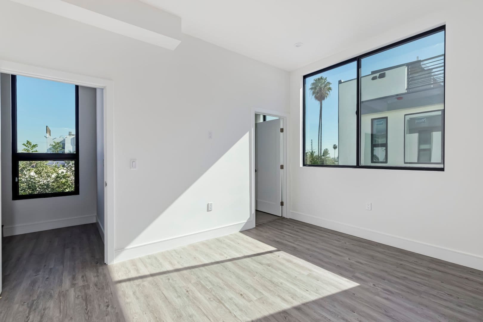 1025 Wilcox Avenue 47 of 51