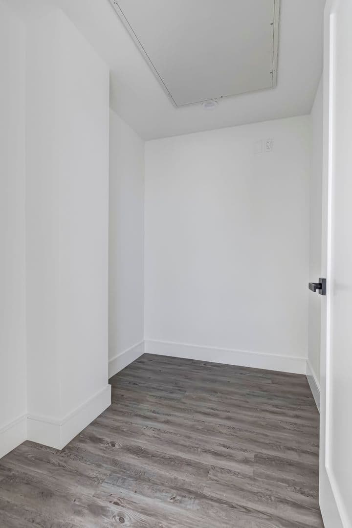 1025 Wilcox Avenue 43 of 53