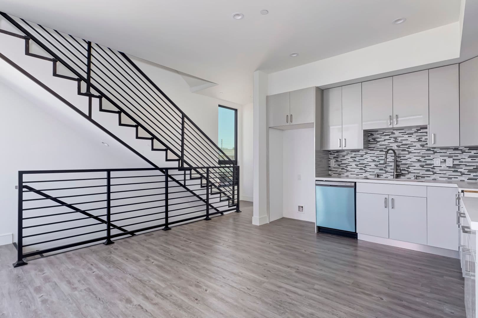 1025 Wilcox Avenue 39 of 51