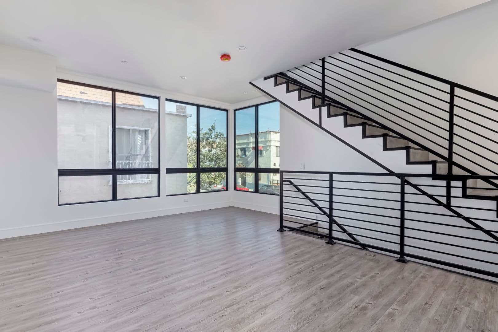 1025 Wilcox Avenue 35 of 51