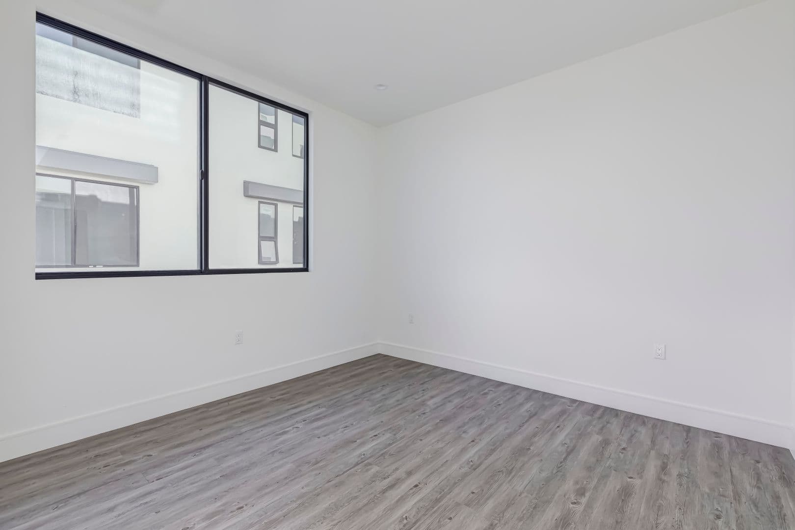 1025 Wilcox Avenue 40 of 51