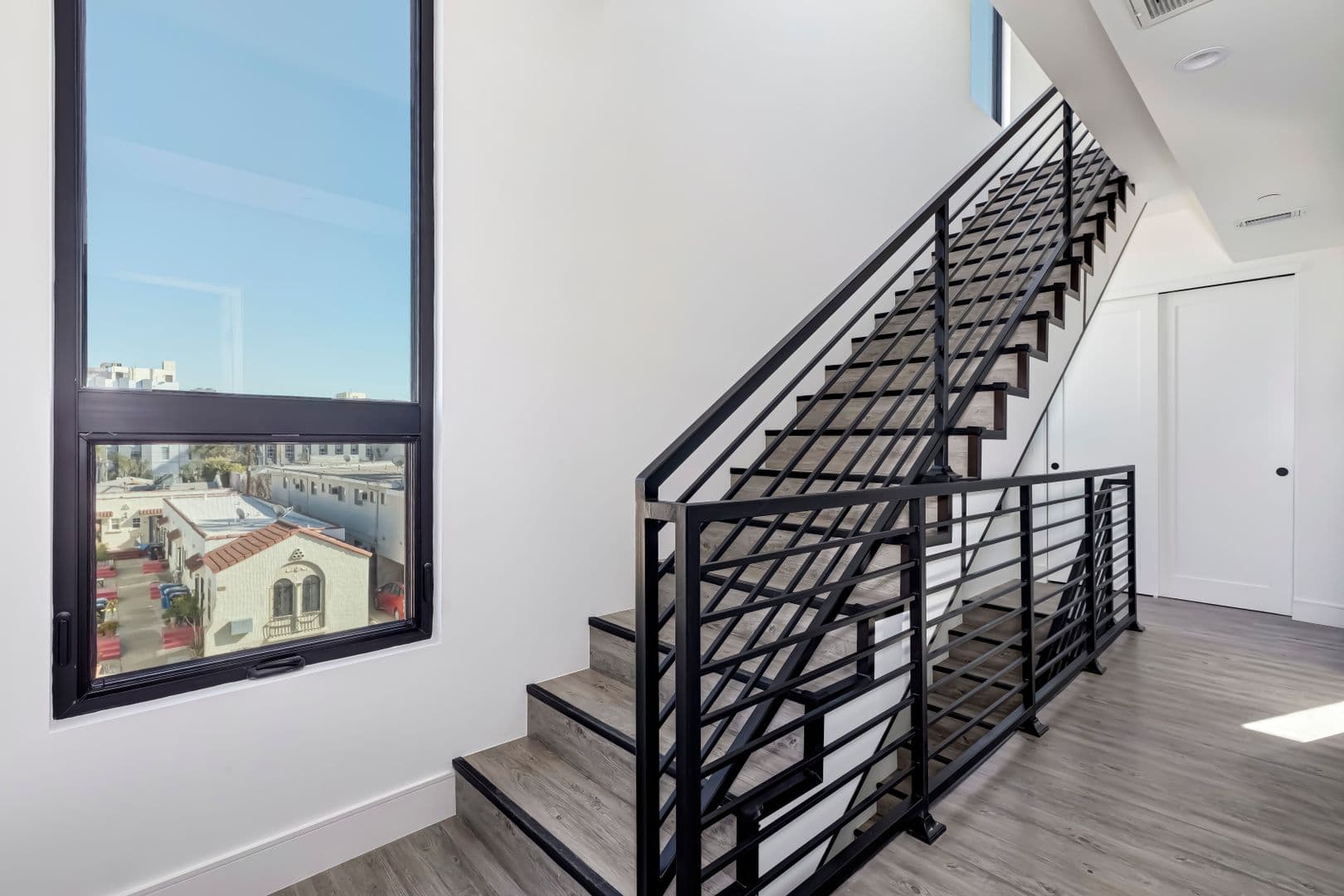 1025 Wilcox Avenue 50 of 53