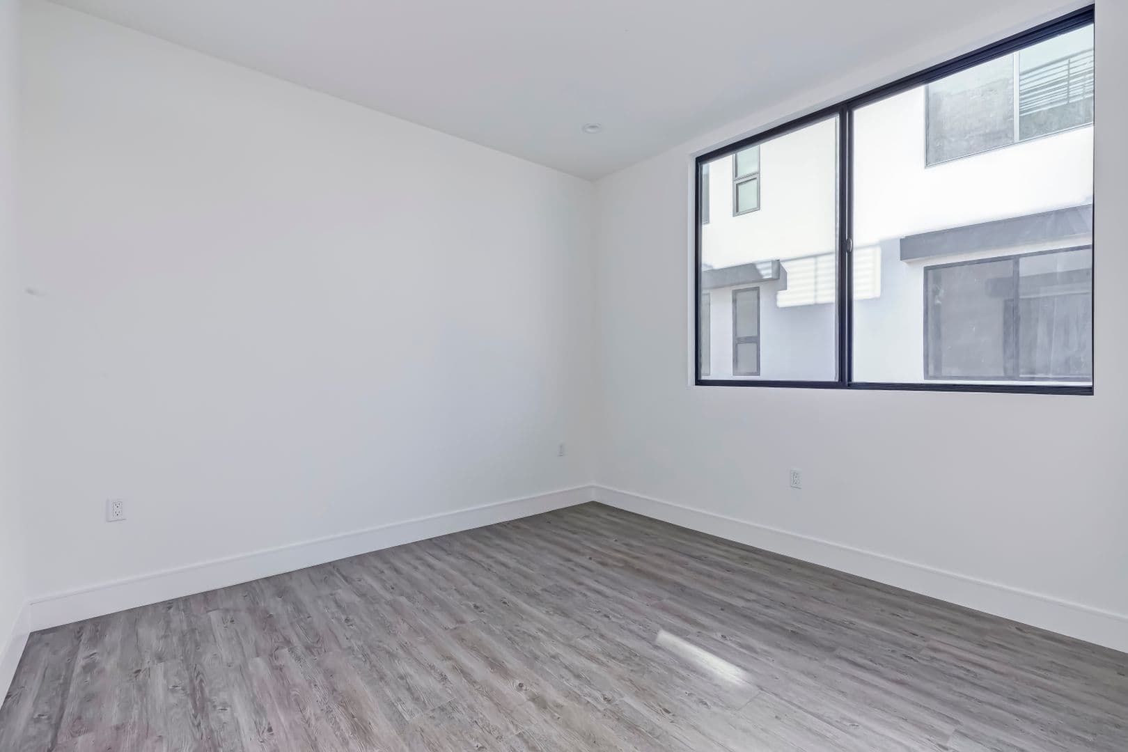 1025 Wilcox Avenue 23 of 51