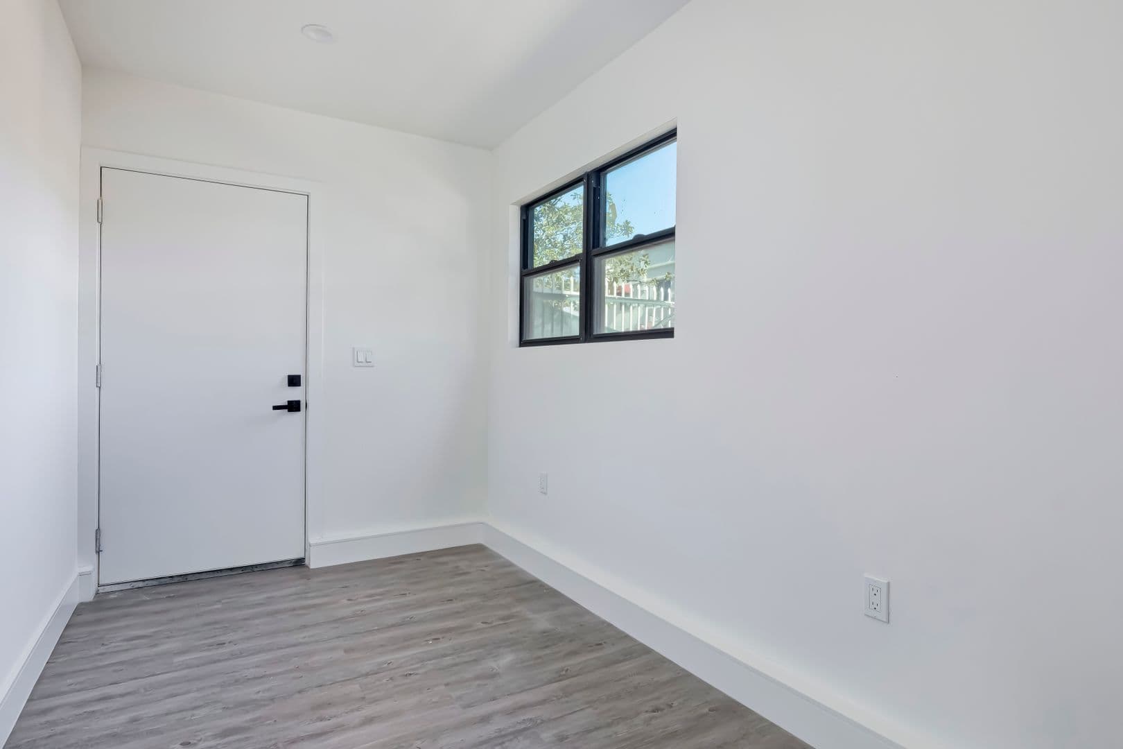 1025 Wilcox Avenue 50 of 51