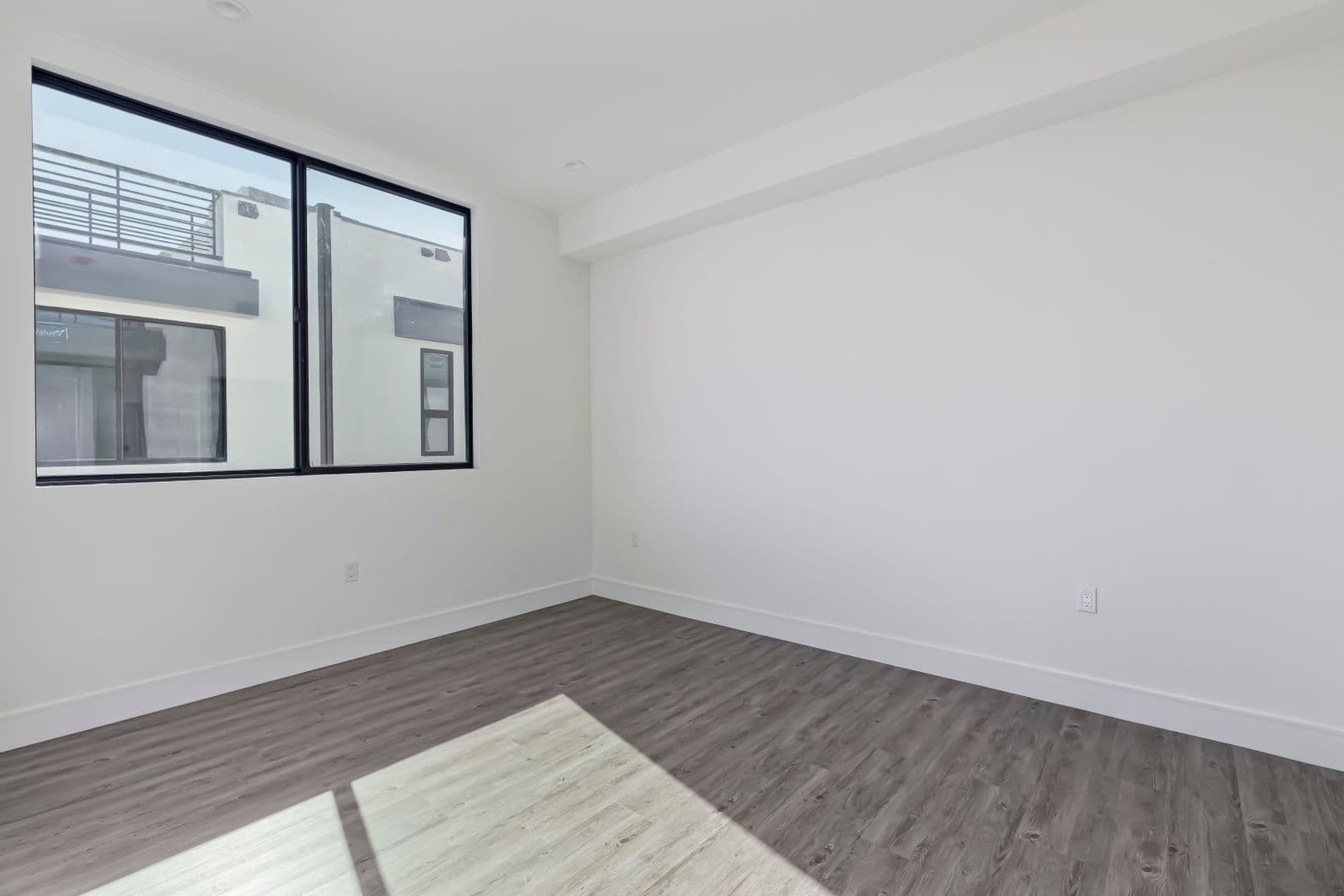1025 Wilcox Avenue 46 of 51