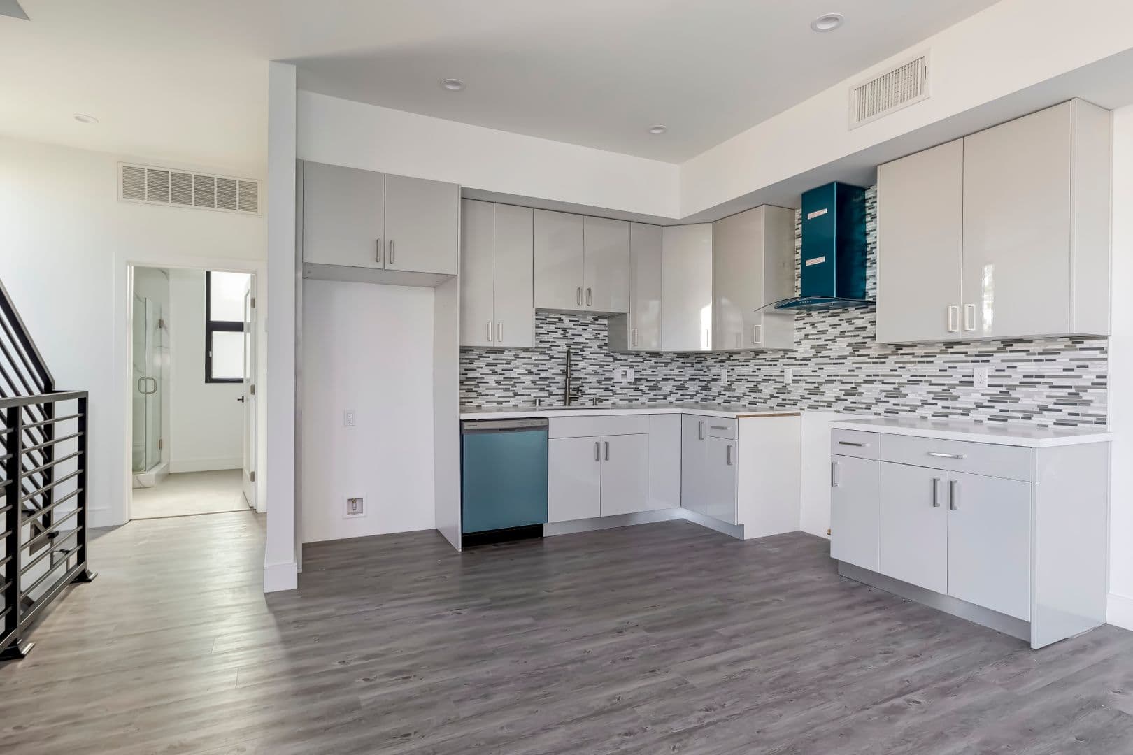 1025 Wilcox Avenue 38 of 51