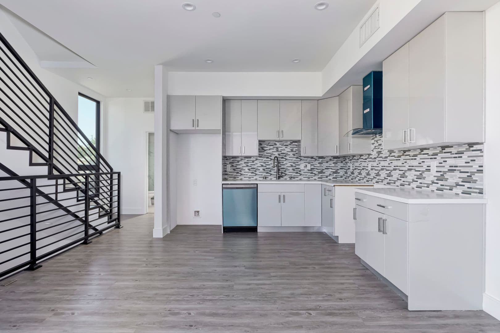 1025 Wilcox Avenue 37 of 51