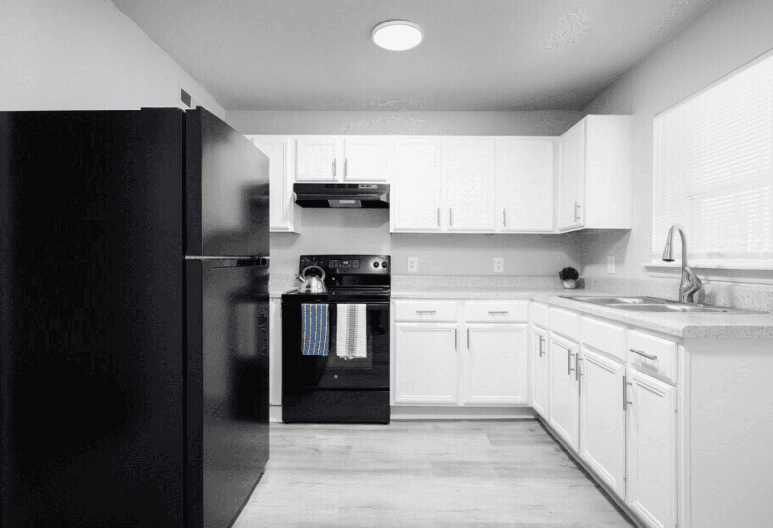 Crestwood Gardens Apartments 3 of 3