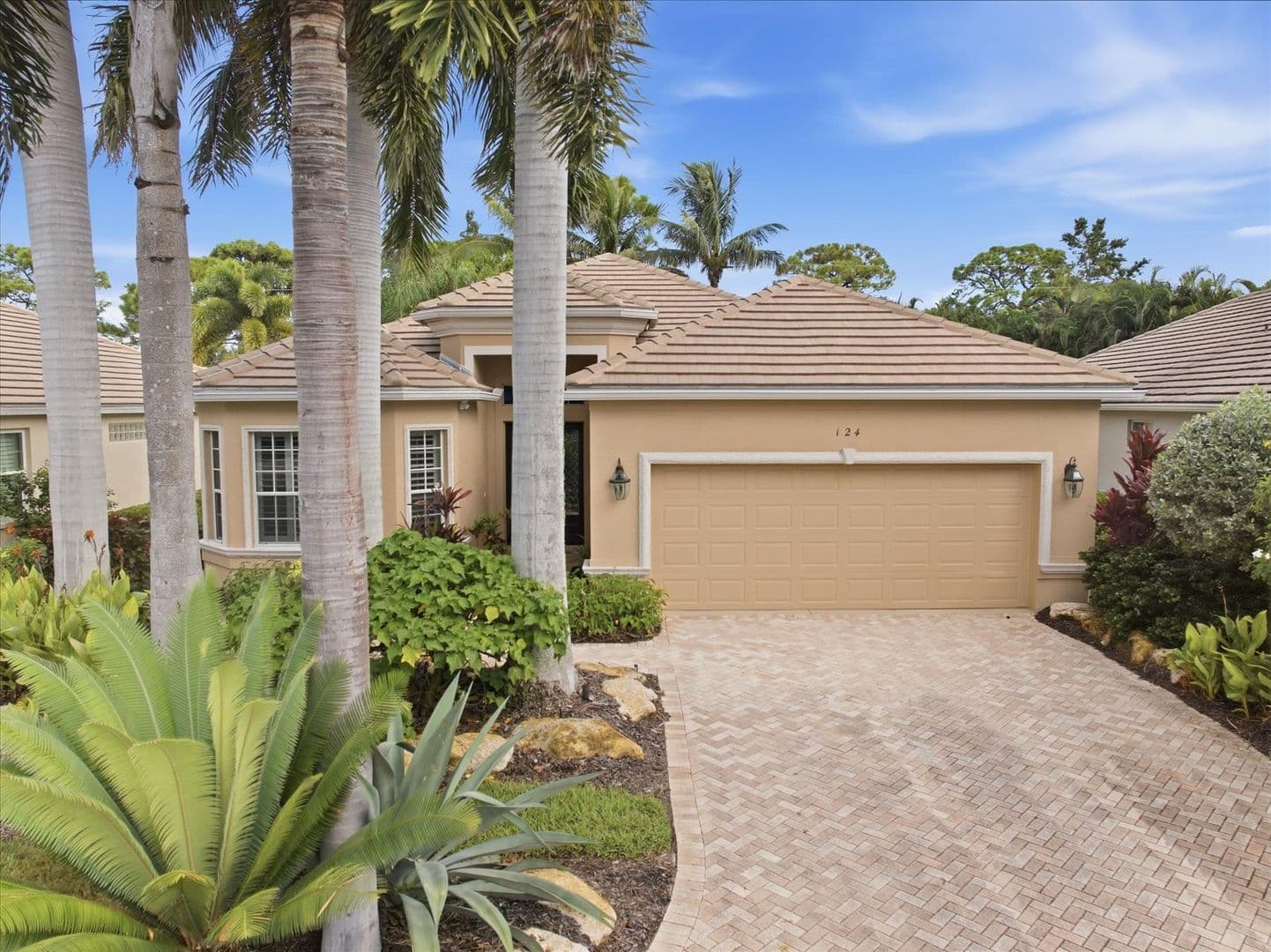 124 Turquoise Ln 1 of 8