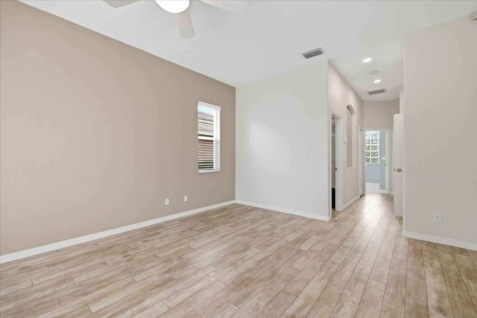 4956 Bridgehampton Blvd 28 of 48