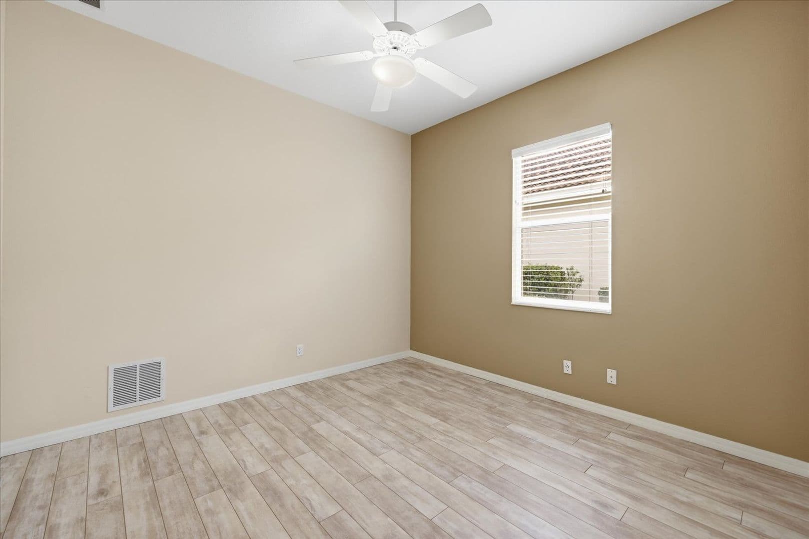 4956 Bridgehampton Blvd 33 of 48