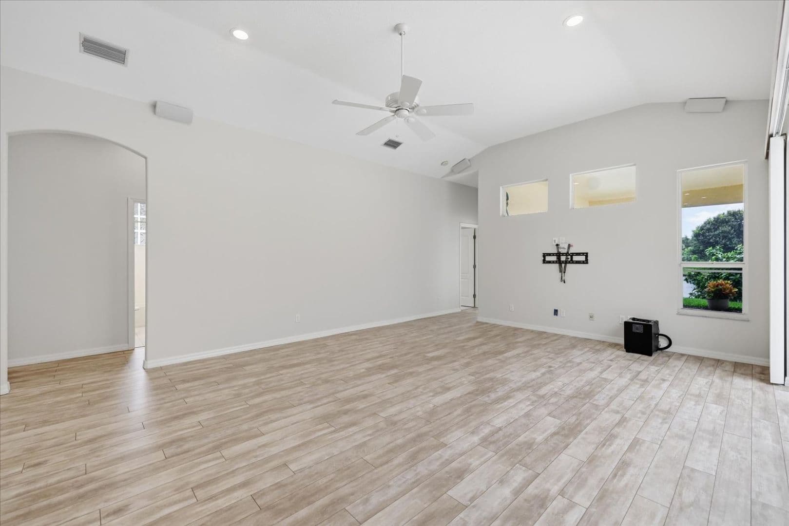 4956 Bridgehampton Blvd 16 of 48