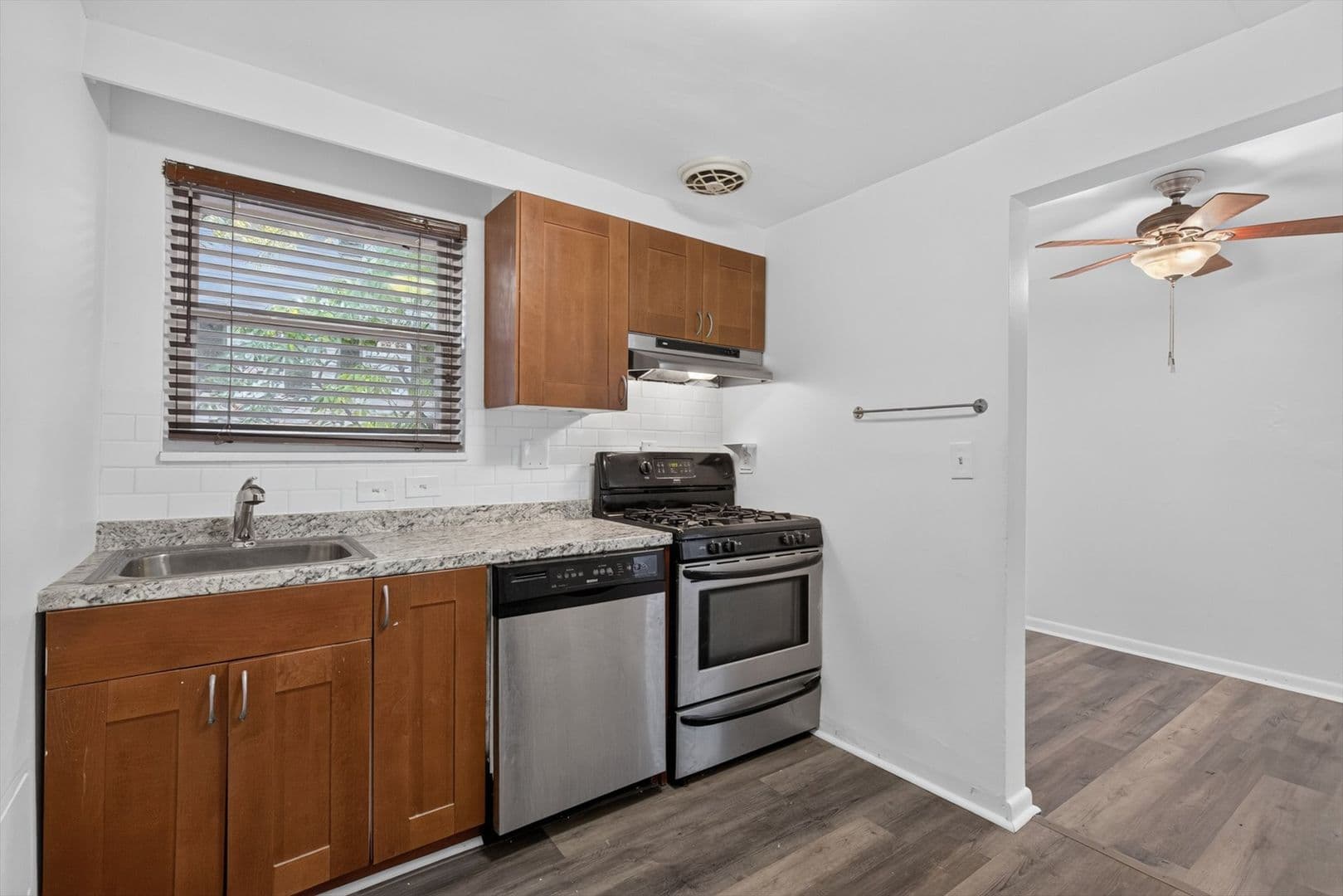 410 MAIN St unit 410-4 13 of 16