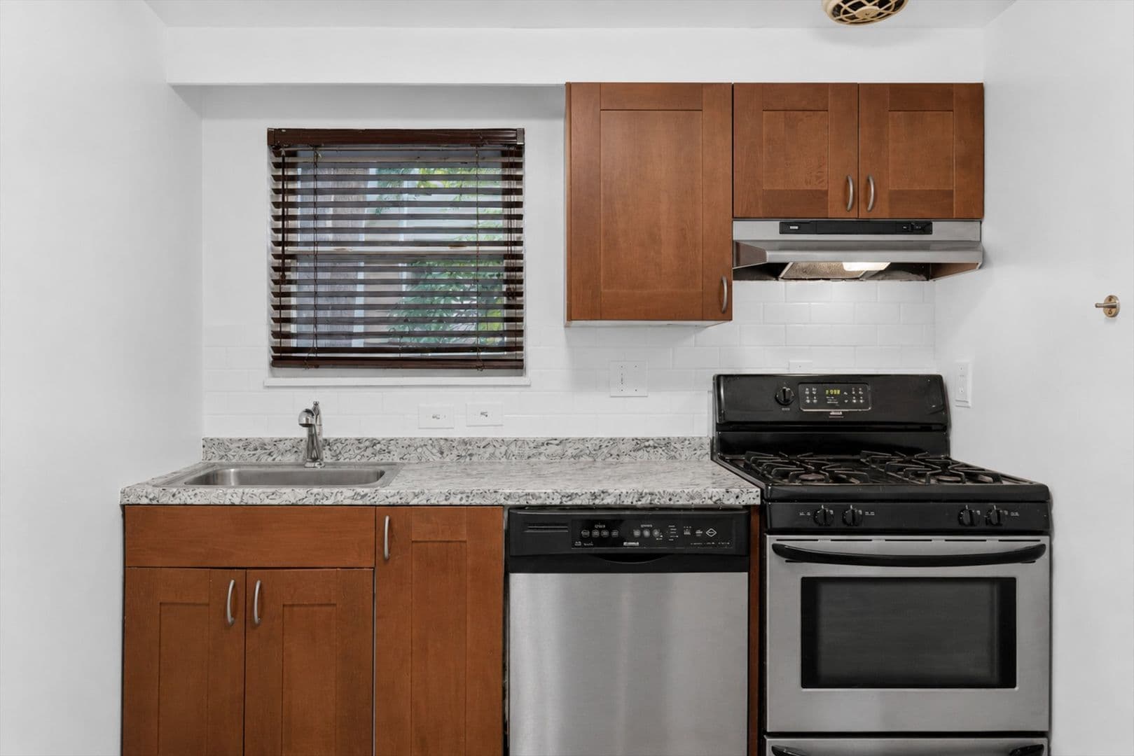410 MAIN St unit 410-4 8 of 16