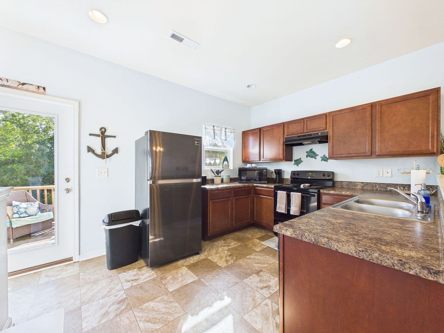 703 Elton Ave 2 of 19