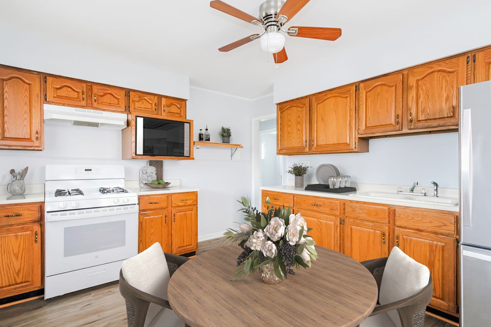 4429 N Neenah Ave 13 of 30