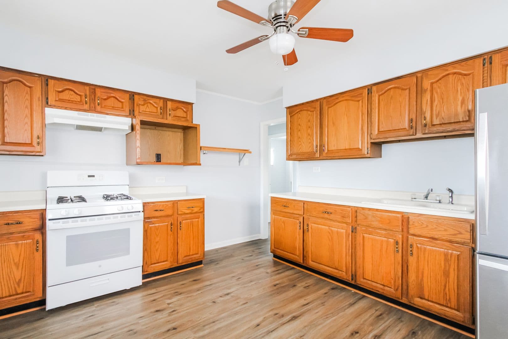 4429 N Neenah Ave 12 of 30
