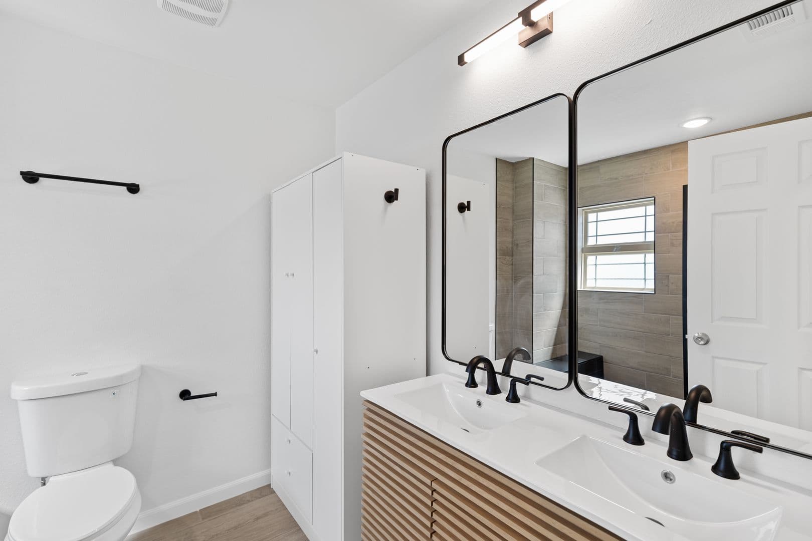 Updated 3 Bed / 2 Bath Two-Level Home with Granite Counters and Fenced Yard in Dallas 18 of 24