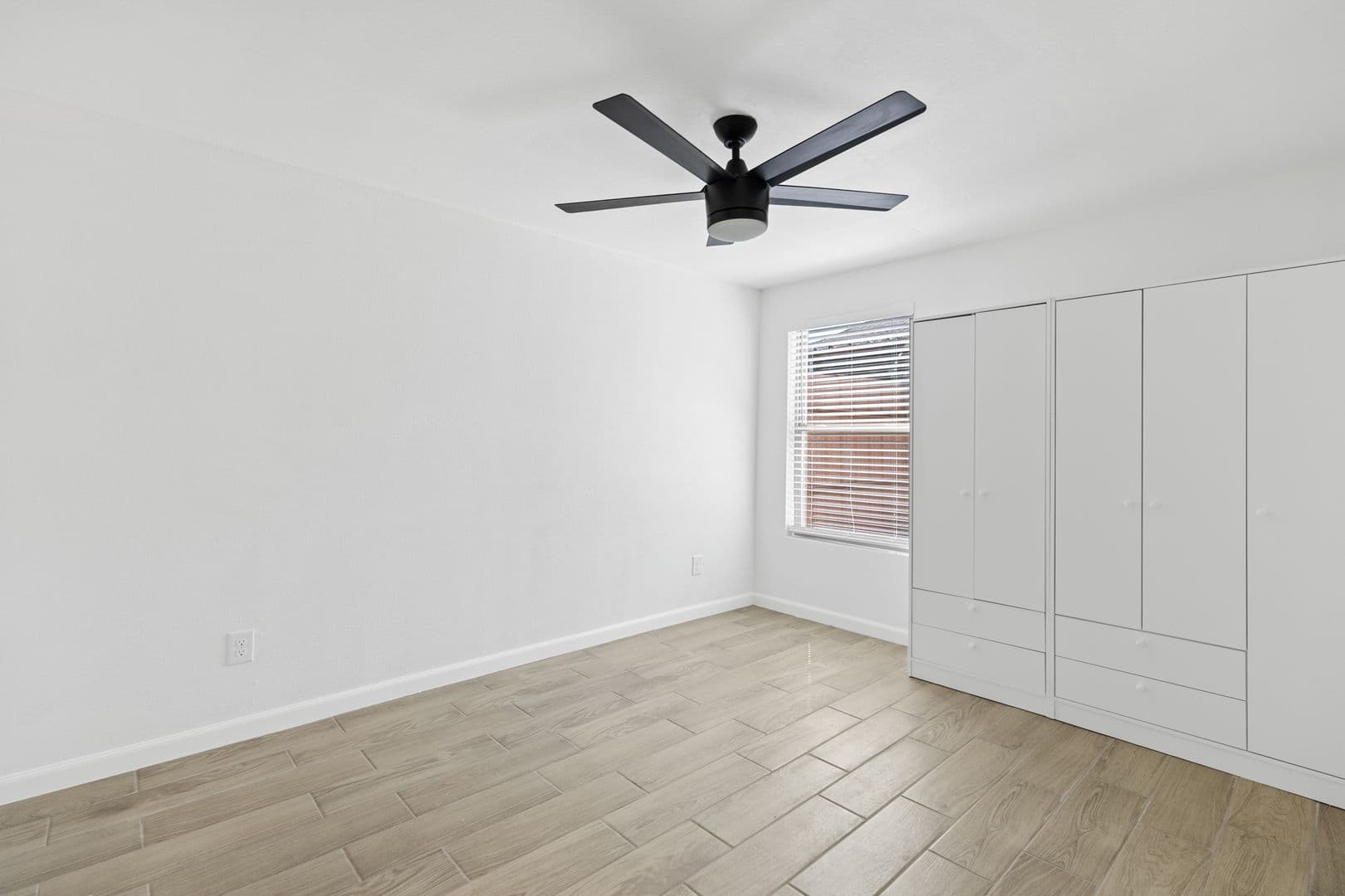 Updated 3 Bed / 2 Bath Two-Level Home with Granite Counters and Fenced Yard in Dallas 13 of 24