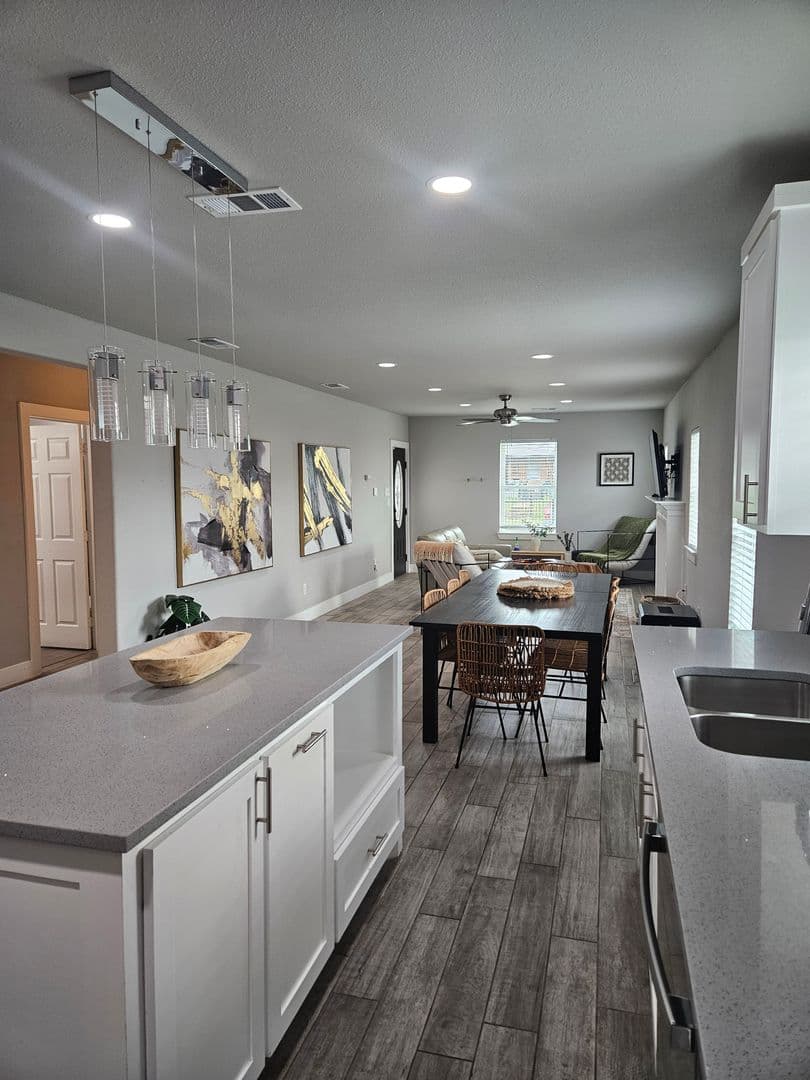 Updated 3 Bed / 2 Bath Two-Level Home with Granite Counters and Fenced Yard in Dallas 13 of 15