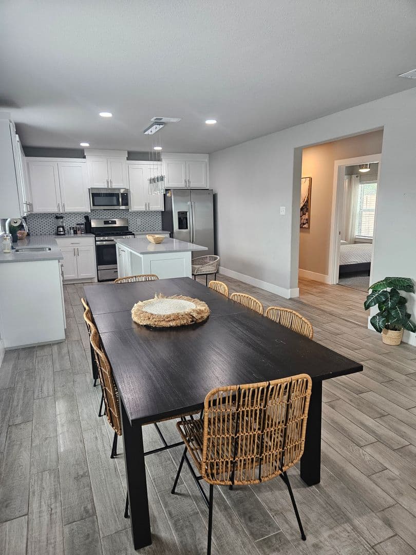 Updated 3 Bed / 2 Bath Two-Level Home with Granite Counters and Fenced Yard in Dallas 12 of 15