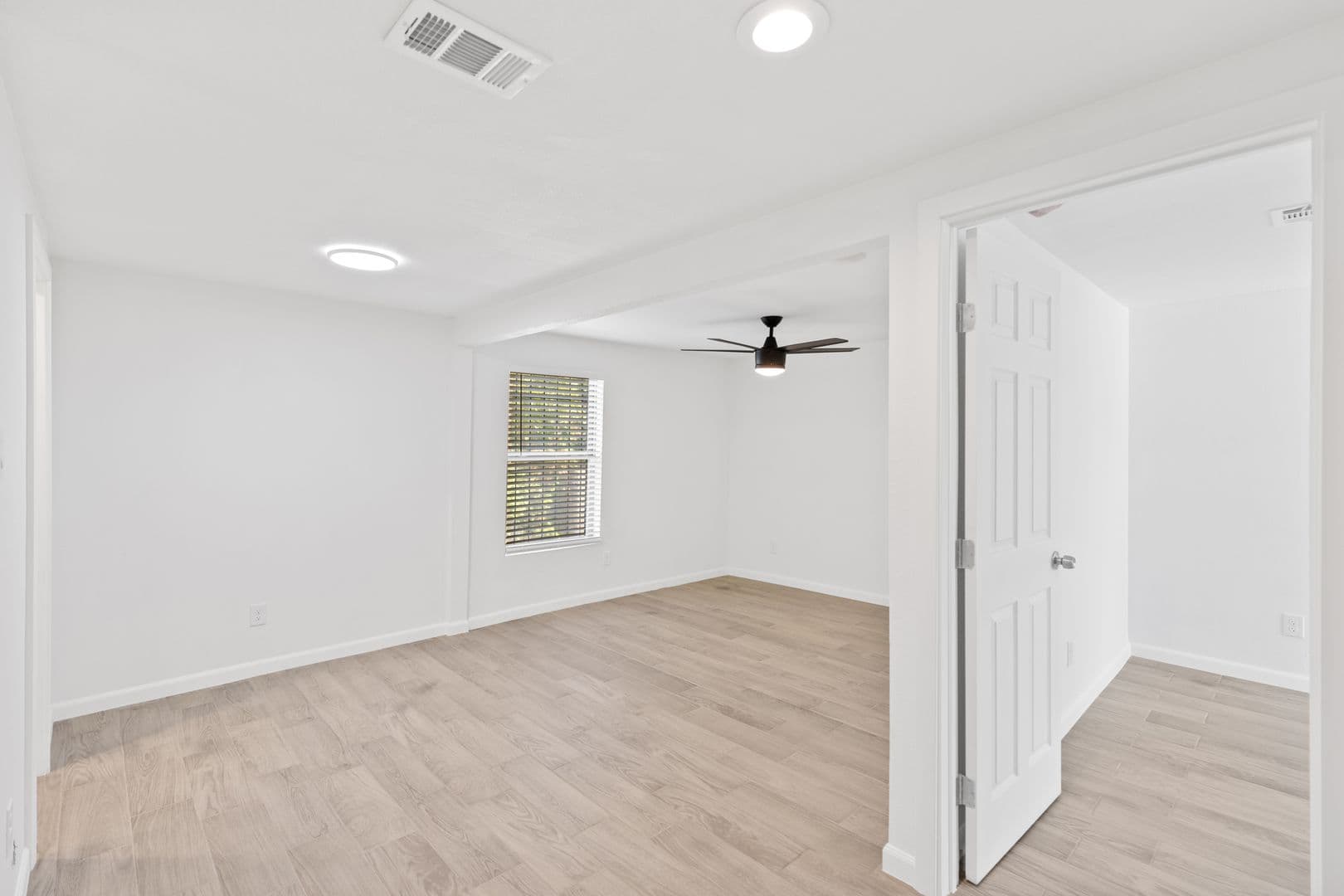 Updated 3 Bed / 2 Bath Two-Level Home with Granite Counters and Fenced Yard in Dallas 11 of 24