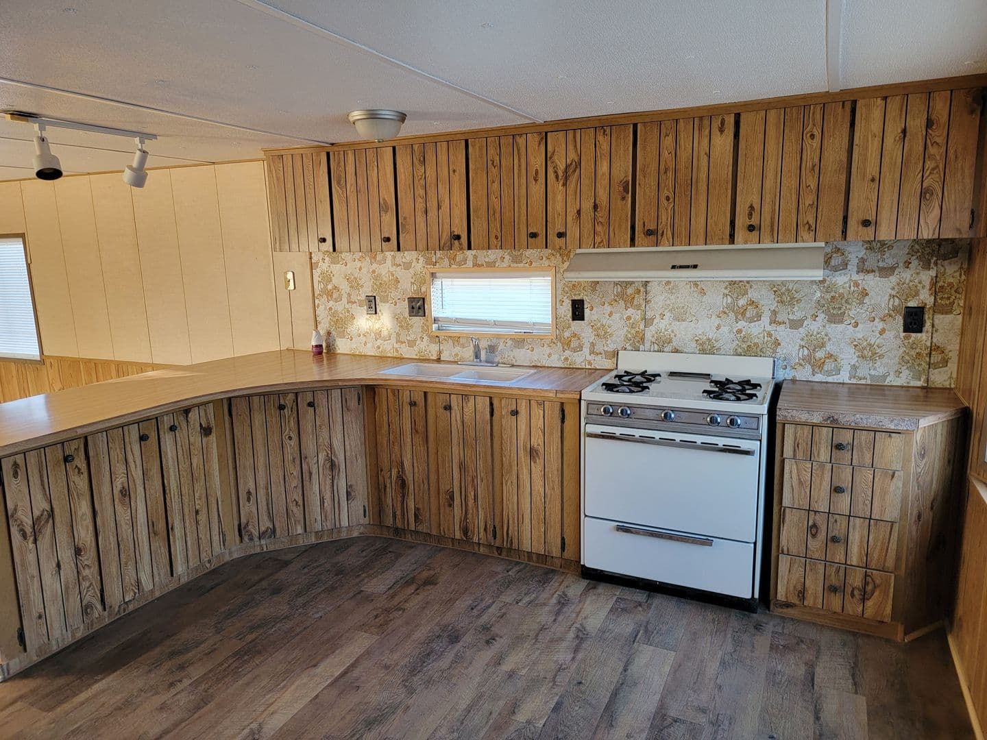 1692 Williams Dr 2 of 12