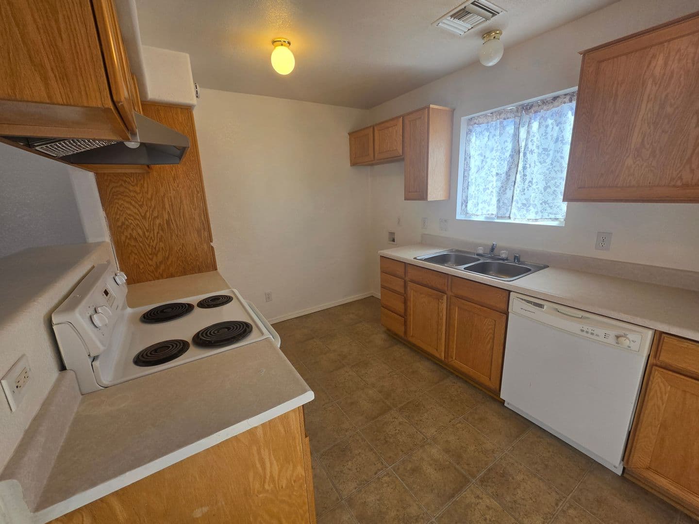 1801 Artesia Drive "O" 4 of 13