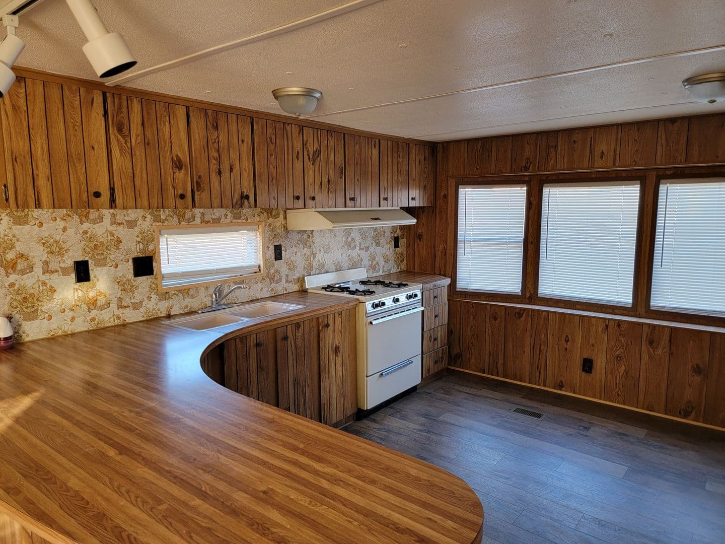 1692 Williams Dr 3 of 12